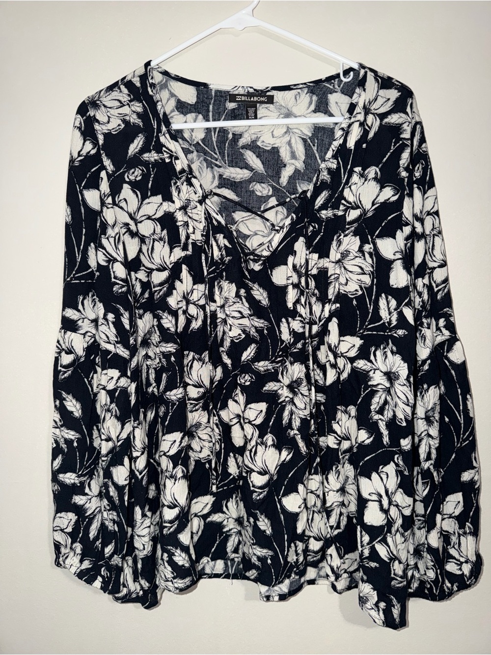 Billabong Black & White Floral V-Neck Tunic Top